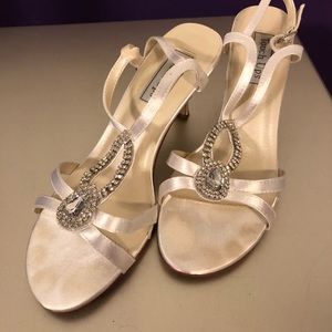 Prom/wedding shoes. Size 8. White